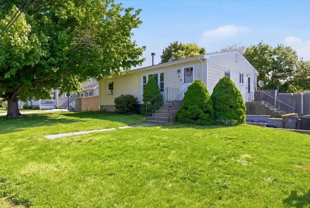 8 Deer St, Somerset, MA 02726 - #1