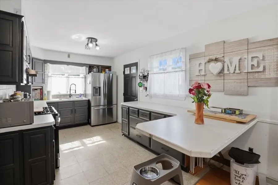 8 Deer St, Somerset, MA 02726 - #3