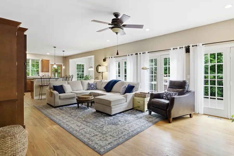 8 Iroquois Ln, Wilbraham, MA 01095 - #3