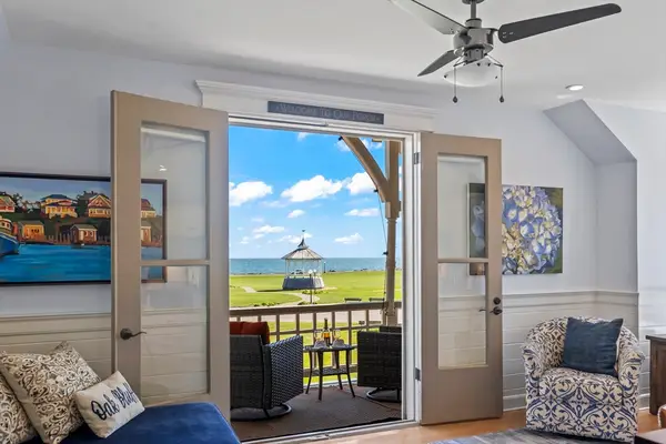 61 Ocean Avenue #4, Oak Bluffs, MA 02557