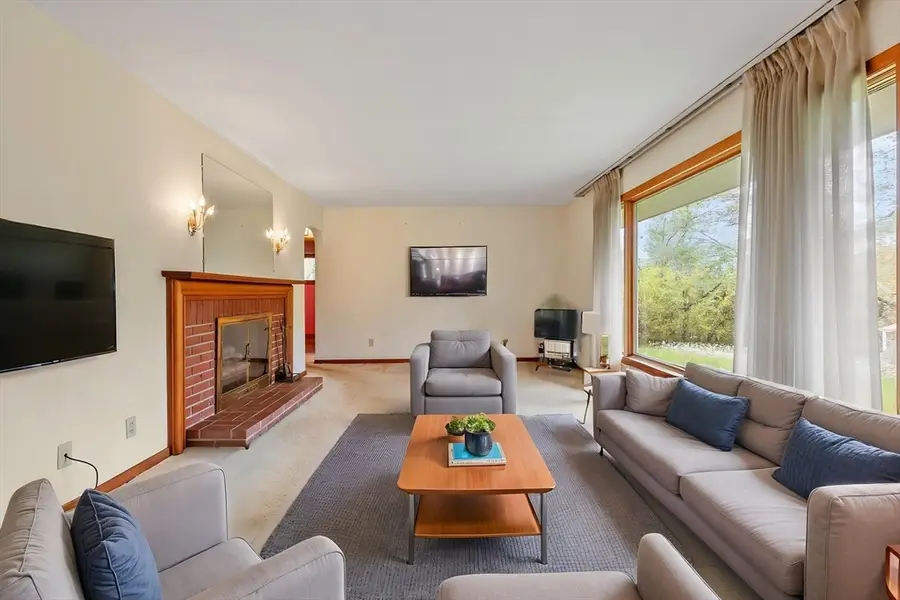 614 Parker St, Gardner, MA 01440 - #3
