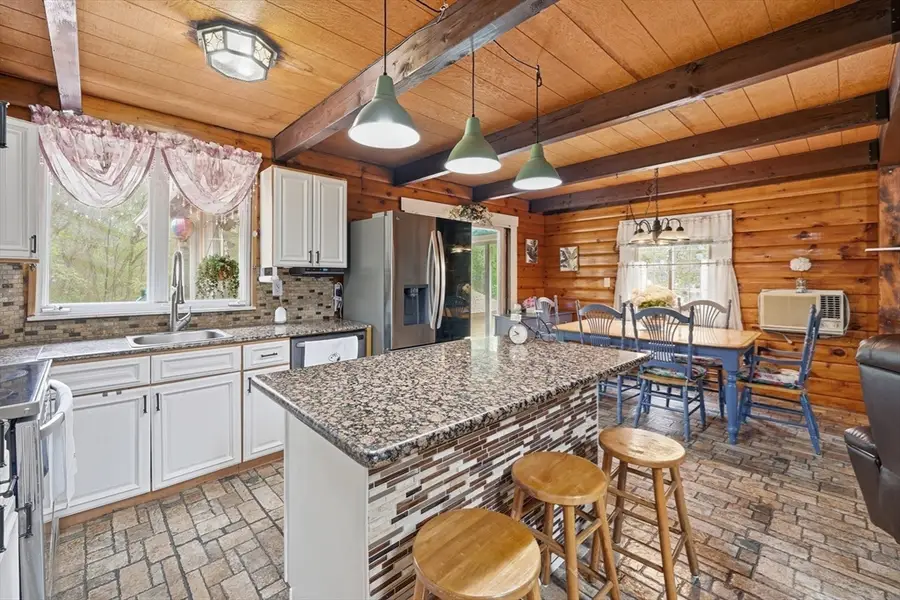 35 Chestnut Dr, Brockton, MA 02301 - #3