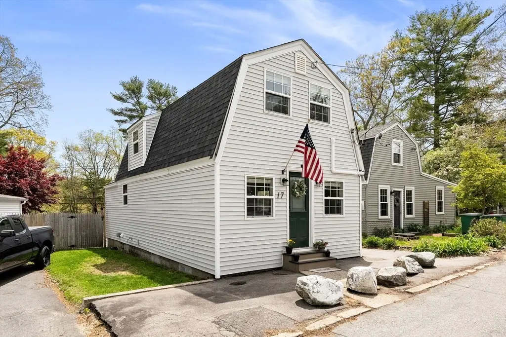 17 Woodbine Ave, Pembroke, MA 02359 - #1