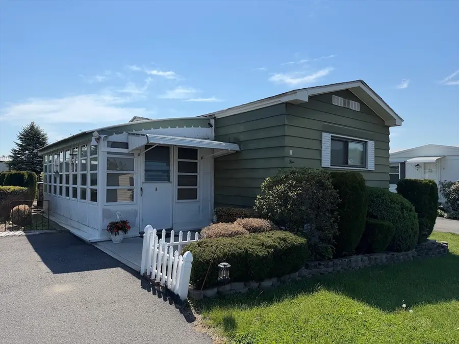 5 Fourth Ave, Westfield, MA 01085 - #3