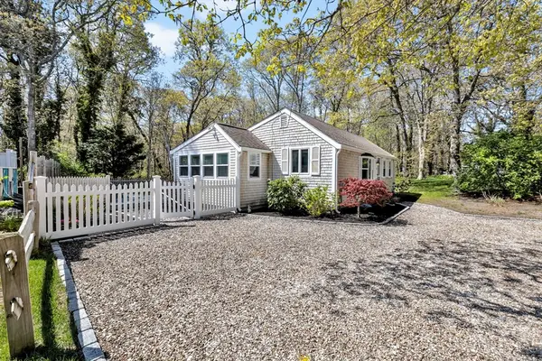 8 Patricia Ln, Harwich, MA 02646