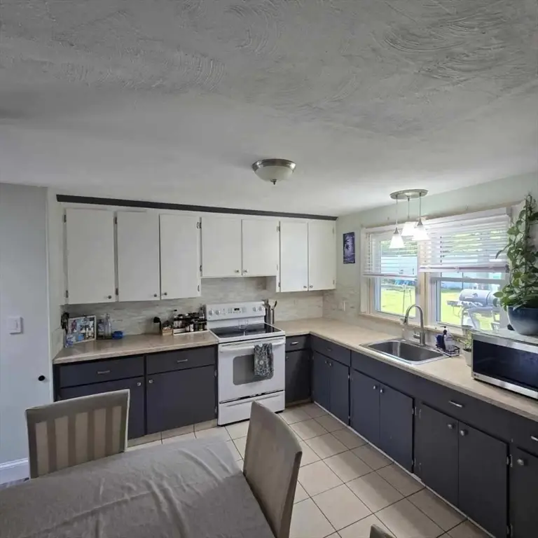44 Leahy Rd, Brockton, MA 02302 - #3
