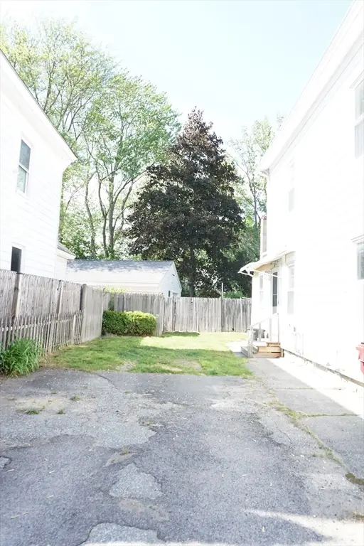 18 Sutherland St, Lowell, MA 01850 - #3