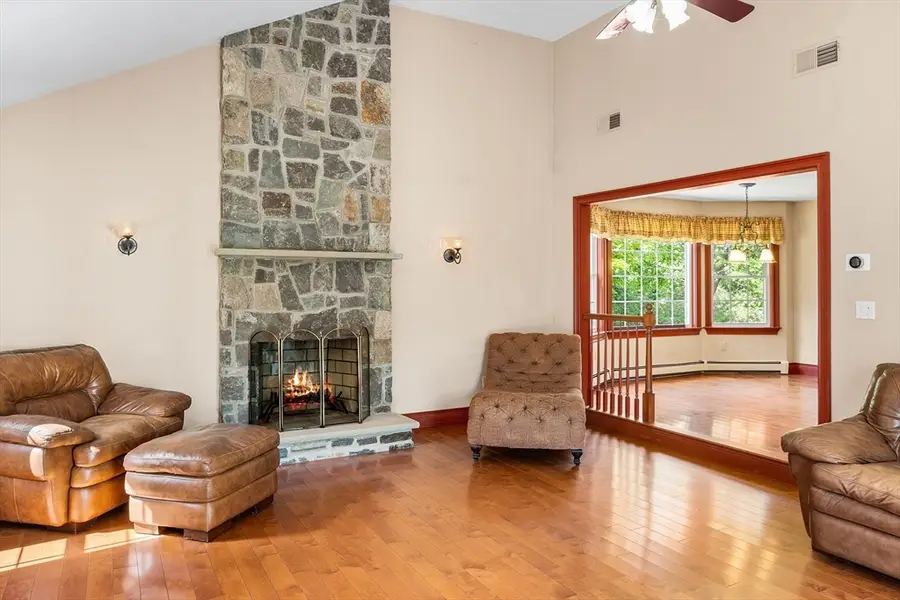 86 Mowry St, Mendon, MA 01756 - #3