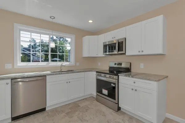 63 Hope St, Springfield, MA 01119
