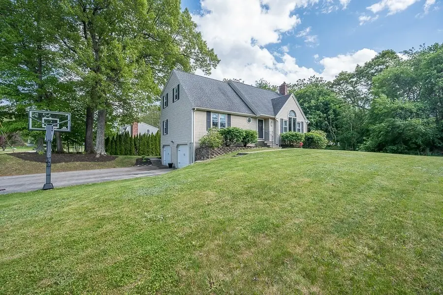 16 Herricks Ln, Millbury, MA 01527 - #2
