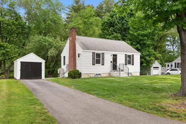 84 Crest Rd, Lynnfield, MA 01940