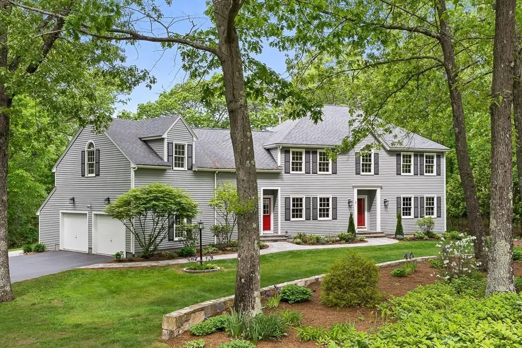 1 Woronoco Dr, Natick, MA 01760 - #1