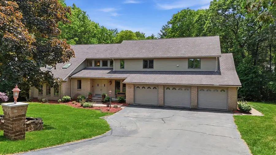 27 Lady Slipper Cir, Westfield, MA 01085 - #3