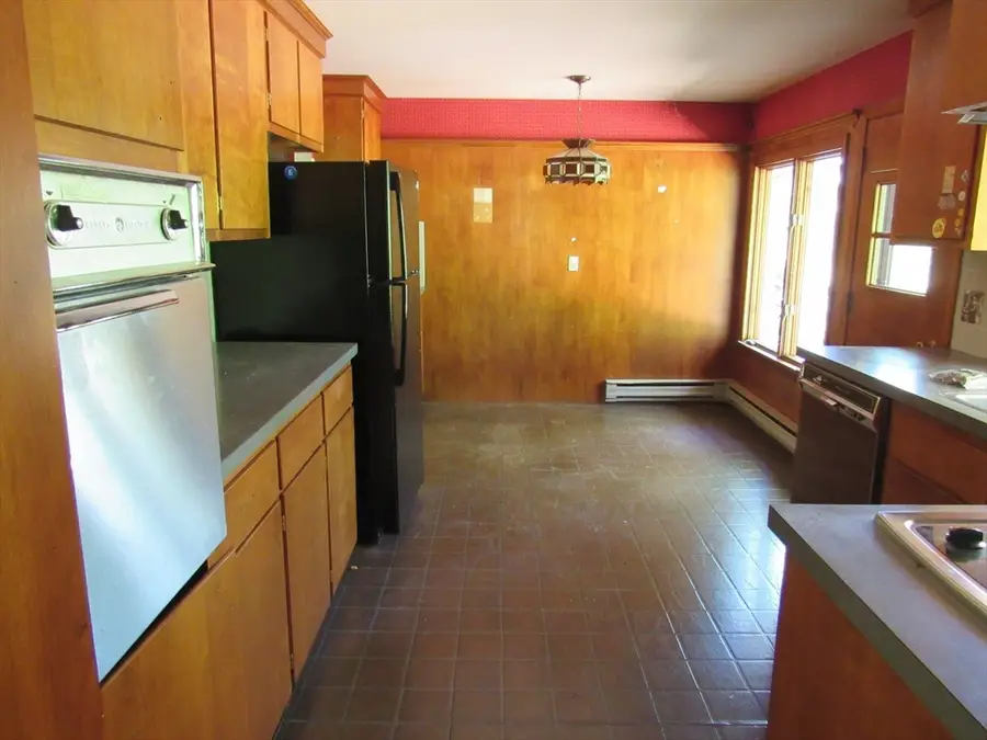 55 Hillside Ave, East Bridgewater, MA 02333 - #3