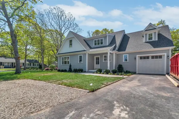 49 Striper Ln, Falmouth, MA 02536