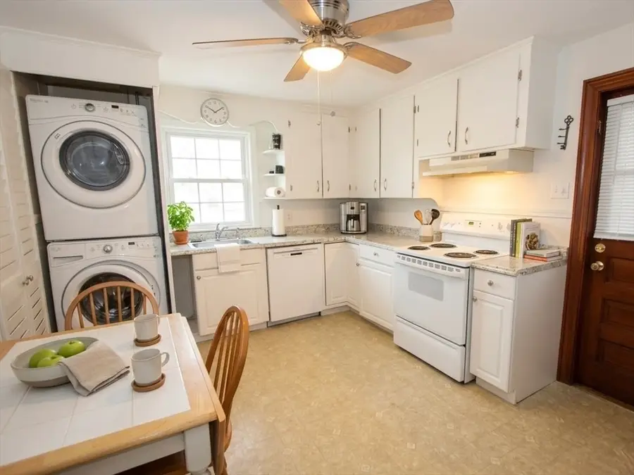 4 Palisades St, Worcester, MA 01604 - #3