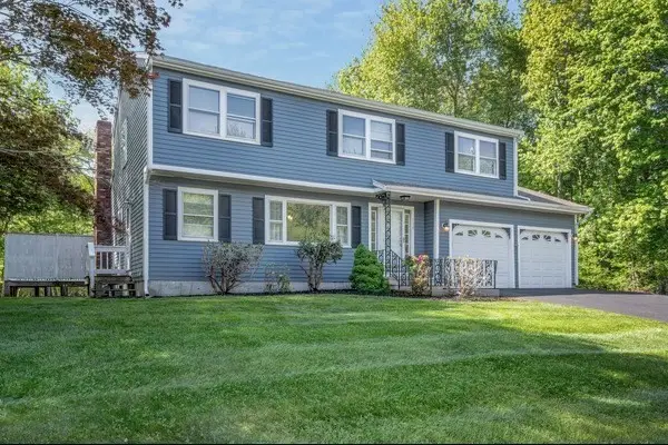 138 Malinda Dr, Abington, MA 02351