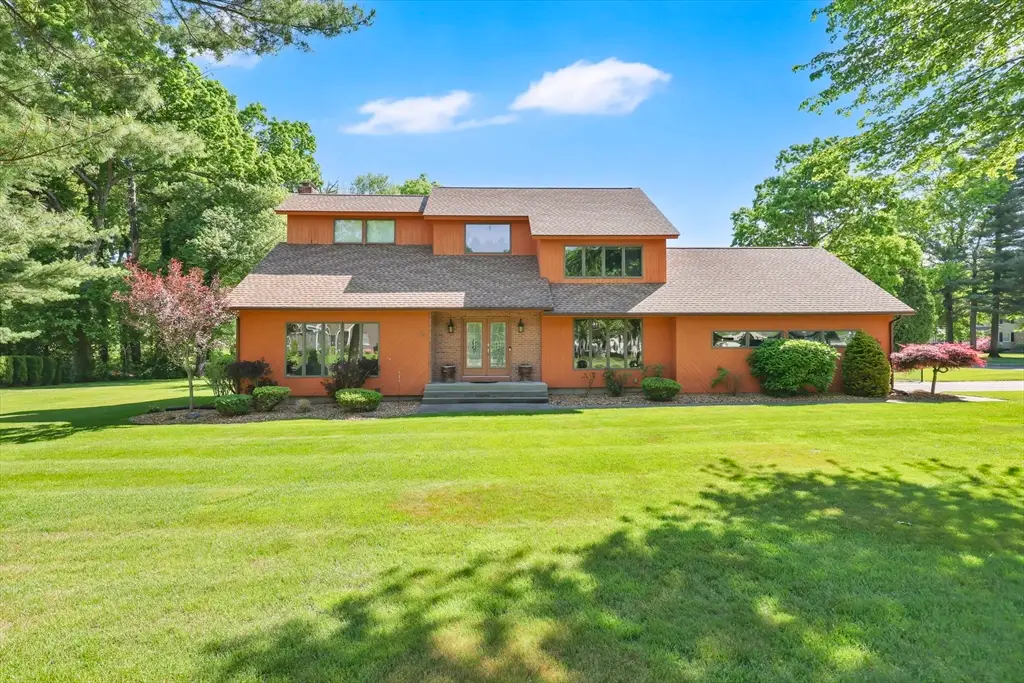 38 Evergreen Dr, East Longmeadow, MA 01028 - #1