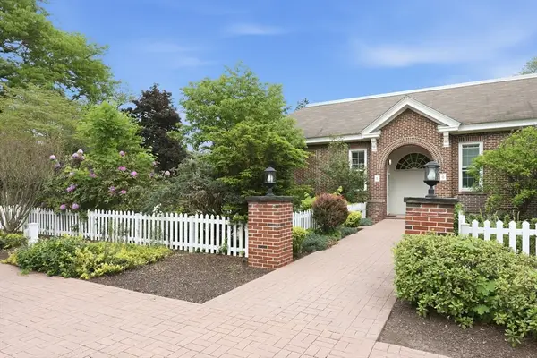 165 Converse Street #1, Longmeadow, MA 01106