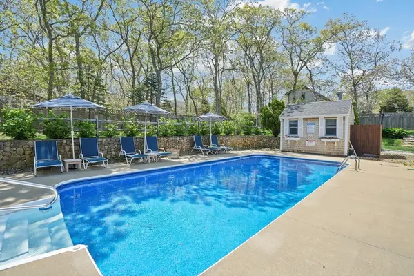15 Twenty First St N, Edgartown, MA 02539