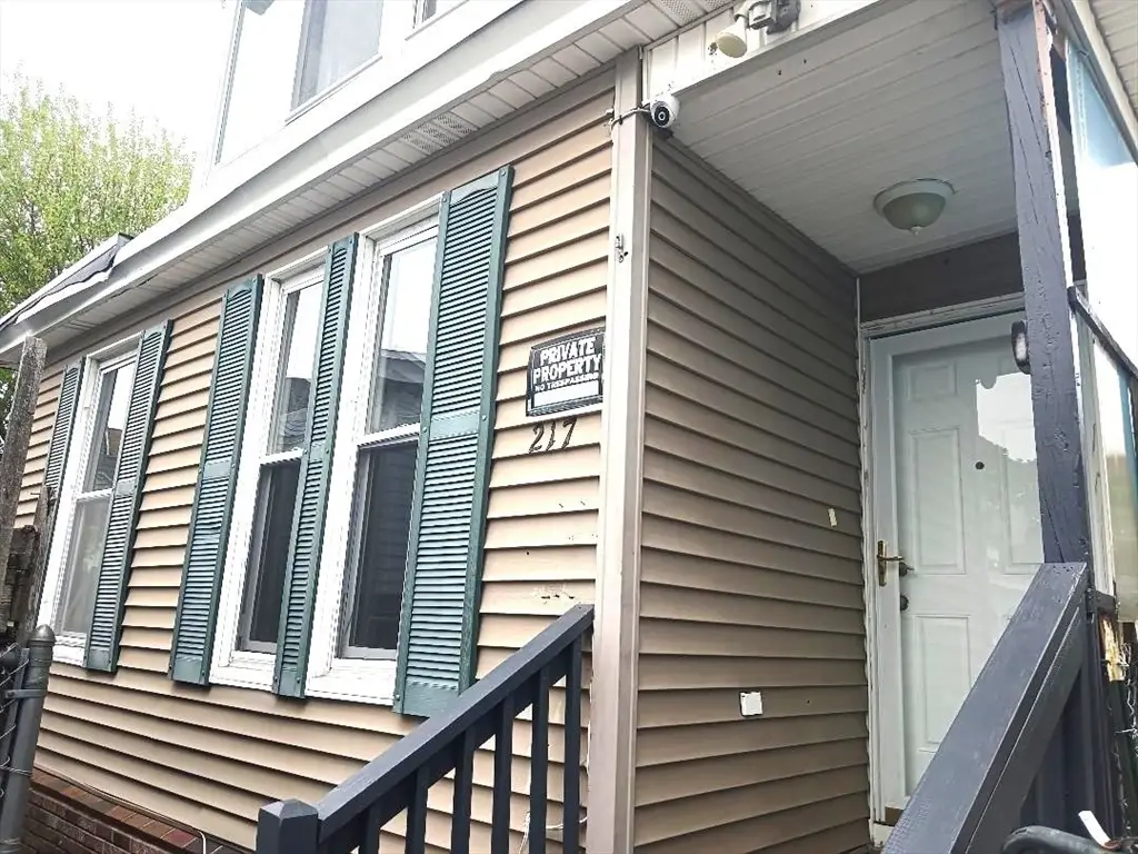 217 Cross St, Lowell, MA 01854 - #1