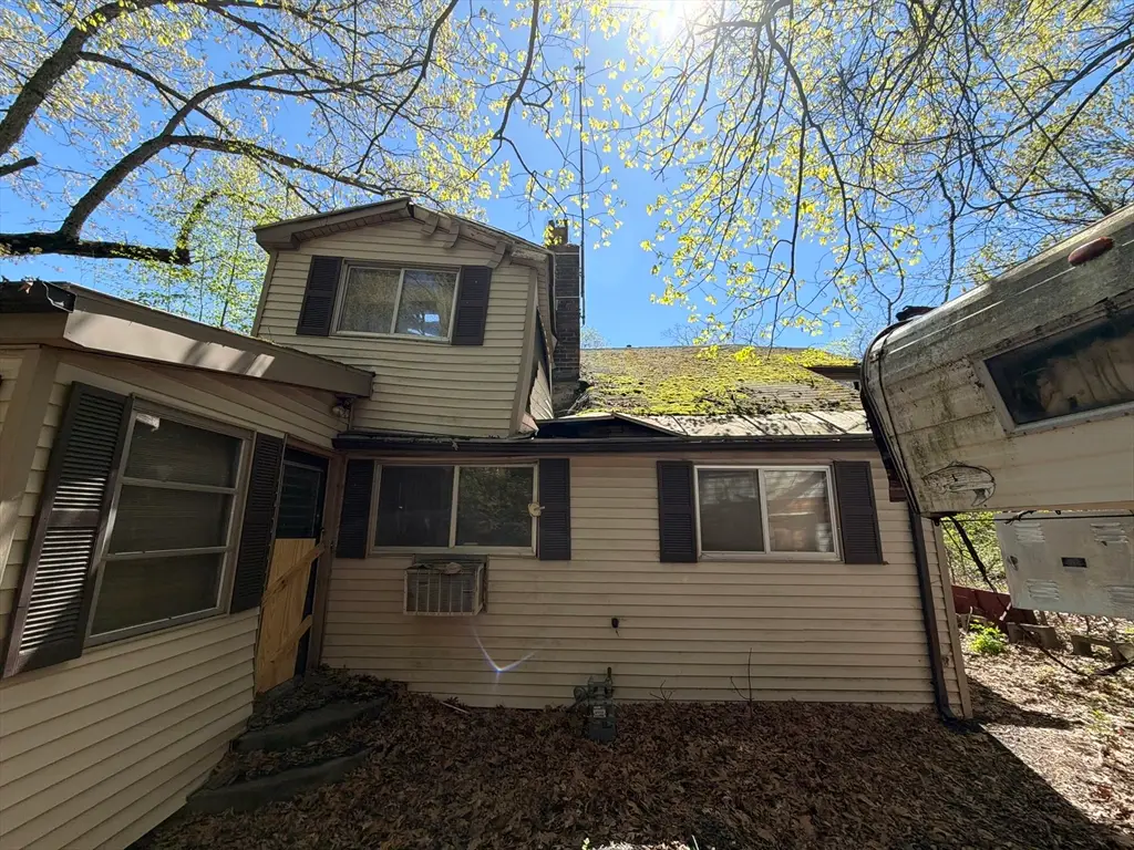 4 Ellen St, Worcester, MA 01604 - #1