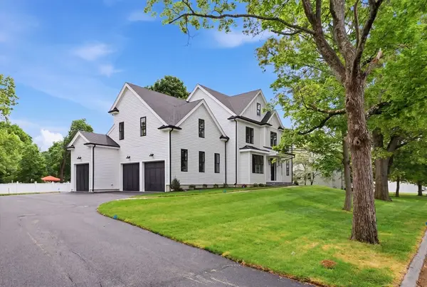 37 Maple Street, Lynnfield, MA 01940