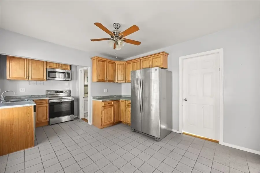 28 Myrtle St, Brockton, MA 02301 - #3