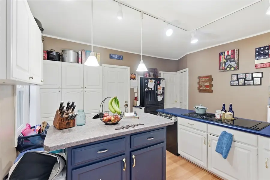 21 Salisbury St, New Bedford, MA 02744 - #3