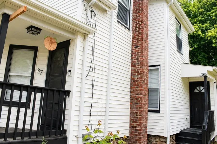 37 Hunt St, Brockton, MA 02302 - #3