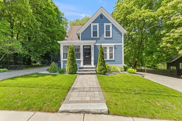 55 School St, Groveland, MA 01834