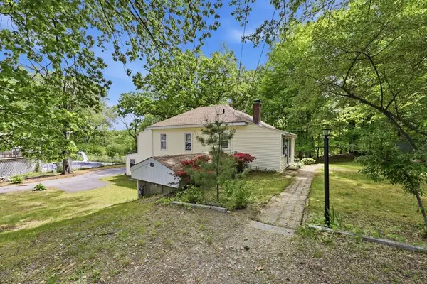 83 Shore Drive, Auburn, MA 01501