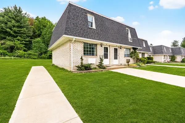 26 Princeton Ter #26, Greenfield, MA 01301