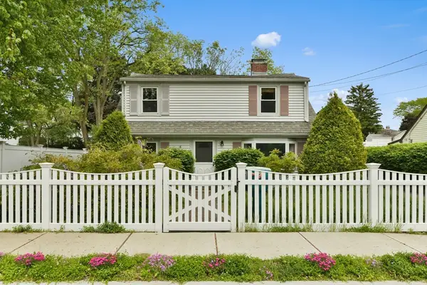 35 Alandale Pkwy, Norwood, MA 02062