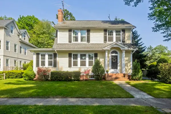 33 Highland St, Longmeadow, MA 01106