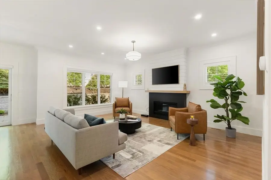 1124 Chestnut St, Newton, MA 02464 - #3