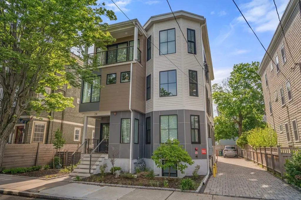 24 Camp St #3, Cambridge, MA 02140 - #1