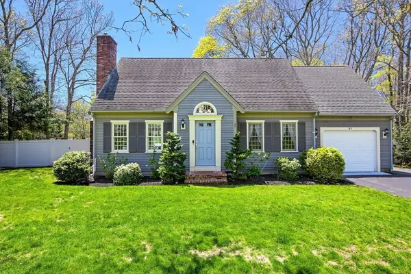 27 Dogwood Dr, Sandwich, MA 02644