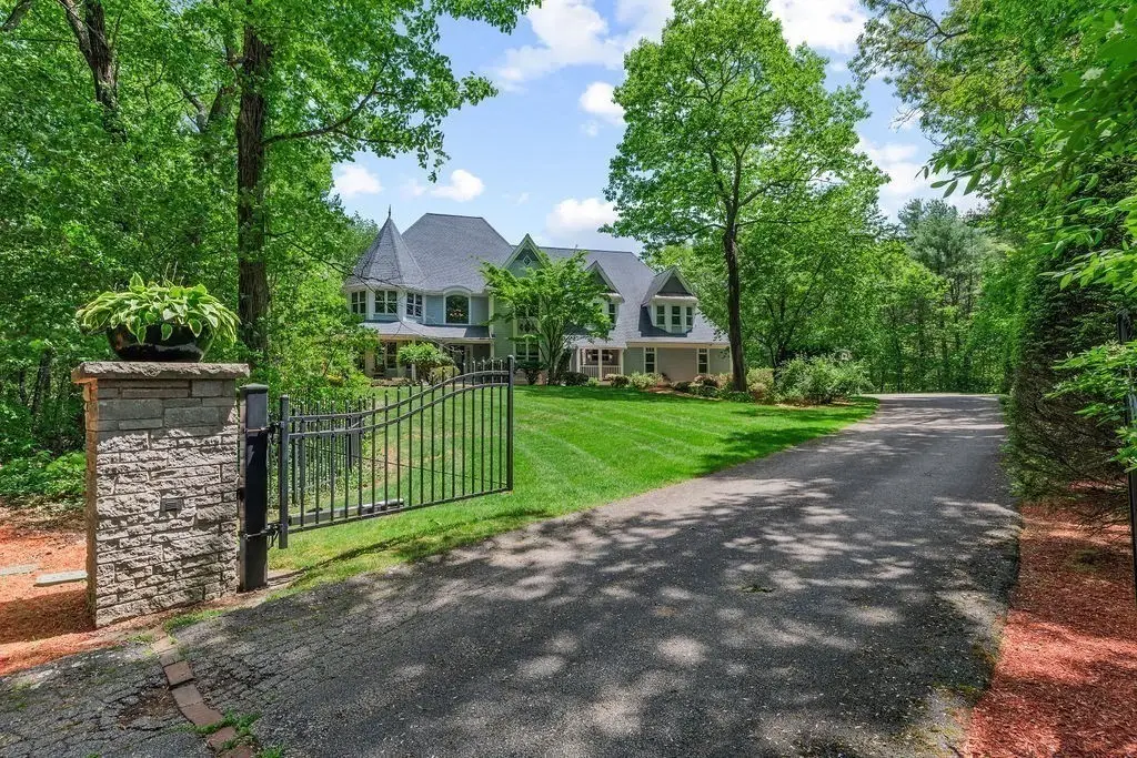 11 Windsor Dr, Foxboro, MA 02035 - #1