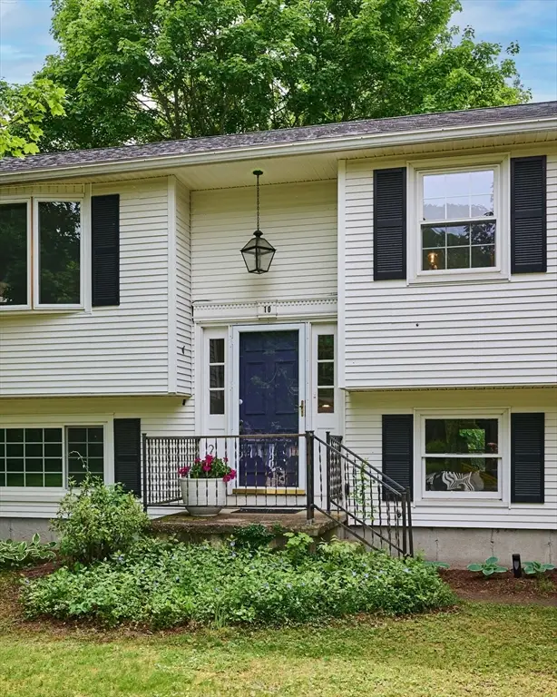 10 Robin Rd, Easthampton, MA 01027 - #3