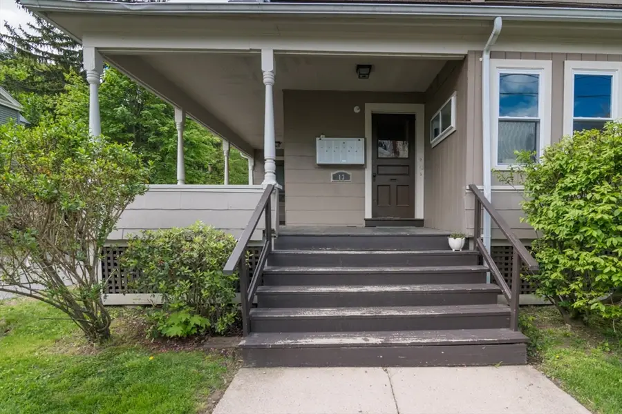 13 Munroe St, Northampton, MA 01060 - #2