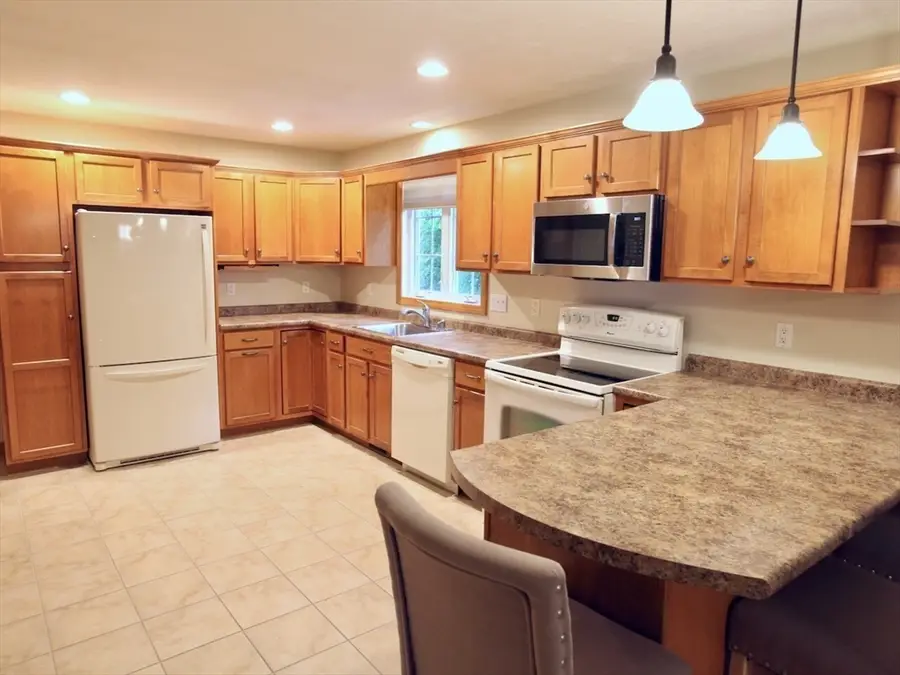 7 Rodeo Dr, East Bridgewater, MA 02333 - #3