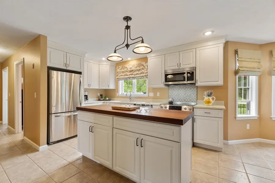 571 Northfield Rd, Lunenburg, MA 01462 - #3