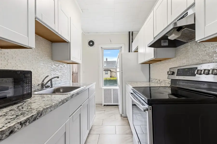 27 Cook St, Fall River, MA 02724 - #3