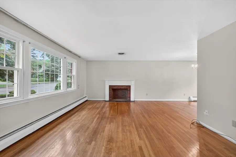 4 Apache Trail, Medford, MA 02155 - #3