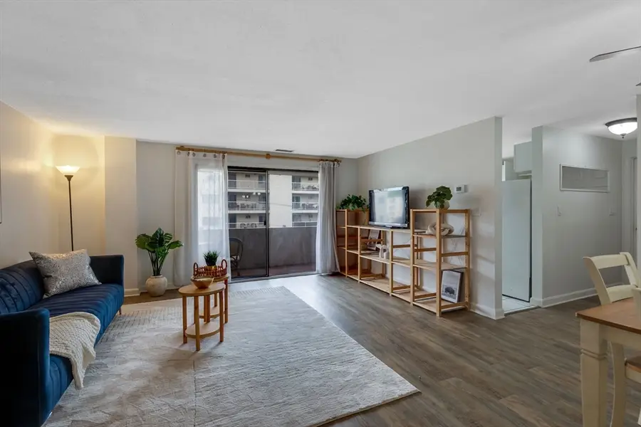 295 W Wyoming Ave #7B, Stoneham, MA 02180 - #3