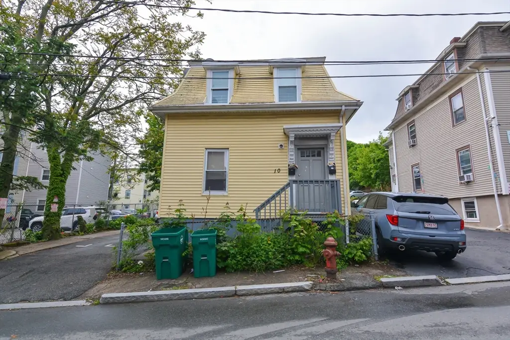 10 Essex Ct, Lynn, MA 01902 - #1