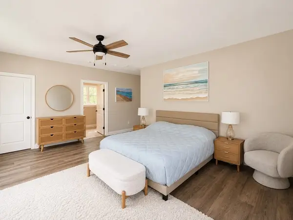 4 Clover Cir #B, Salisbury, MA 01952
