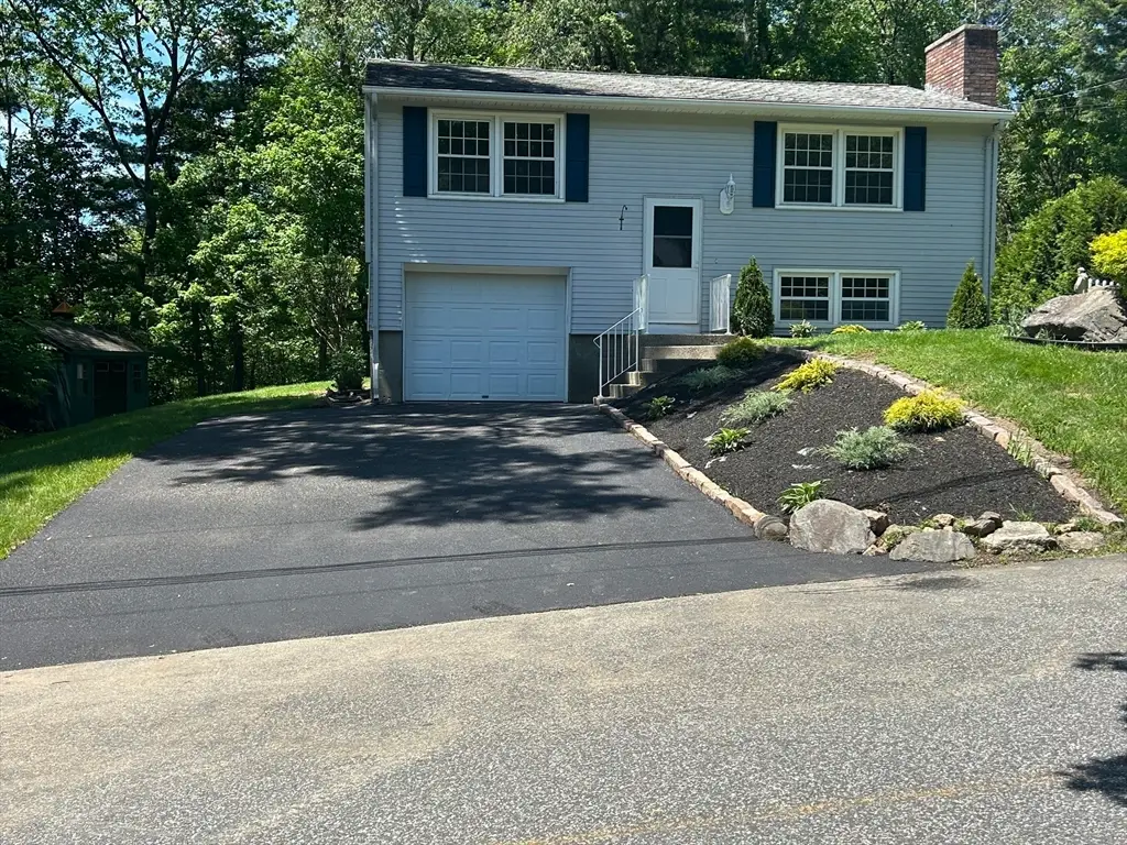 9 Cricket Dr, Sturbridge, MA 01566 - #1
