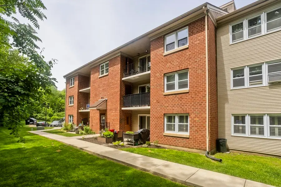 24 Maplecrest Cir #D, Holyoke, MA 01040 - #2